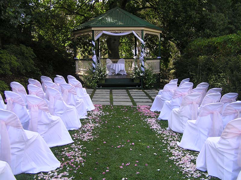 SkyHigh country garden wedding set up