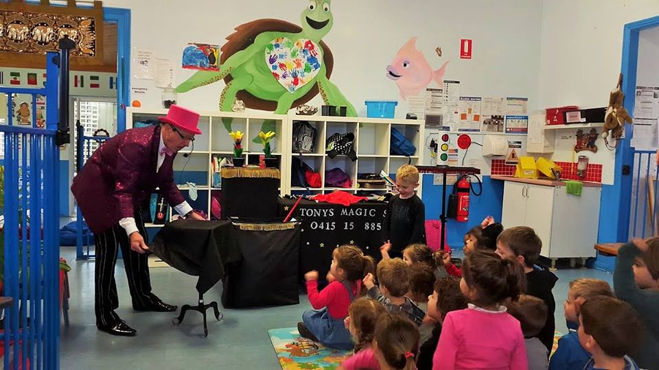 Magician Kids Entertainer, Sydney - Tonys Magic Show