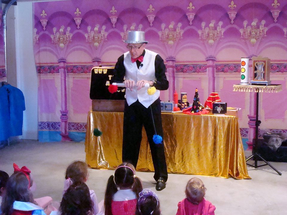 Magician Kids Entertainer, Sydney - Tonys Magic Show
