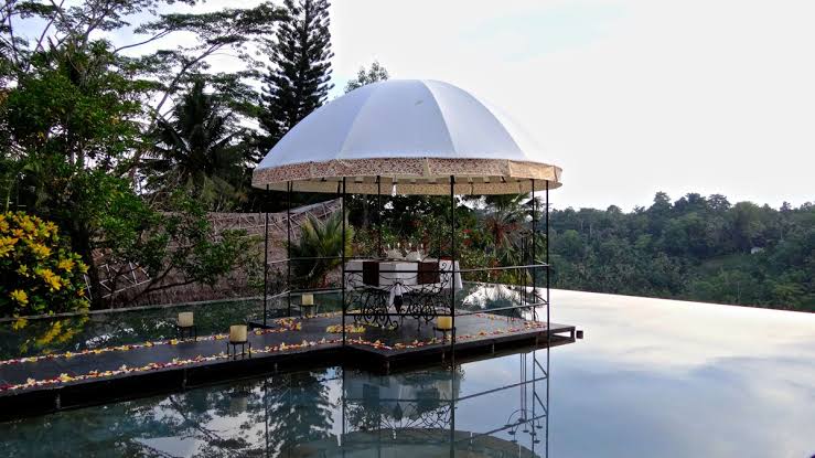Romantic Dinner at Kupu Kupu Barong Ubud Romantic Dinner at Kupu Kupu Barong Ubud