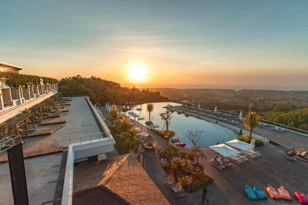 Renaissance - Uluwatu, Bali - Parties2Weddings Clifftop Wedding at Renaissance Bali Uluwatu Resort & Spa