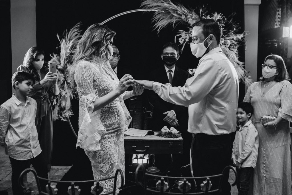 Wedding couples wearing masks - Parties2Weddings
